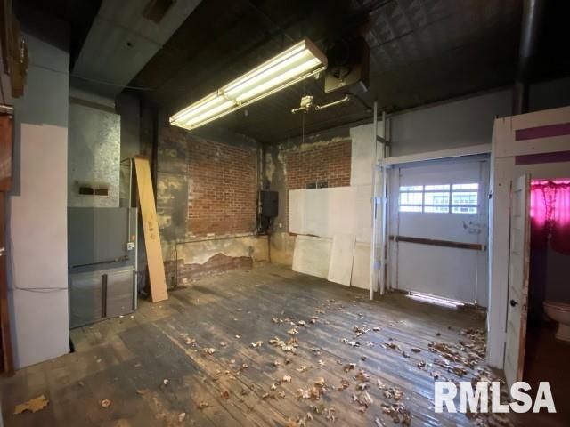 154 W Main St, Galesburg, IL 61401